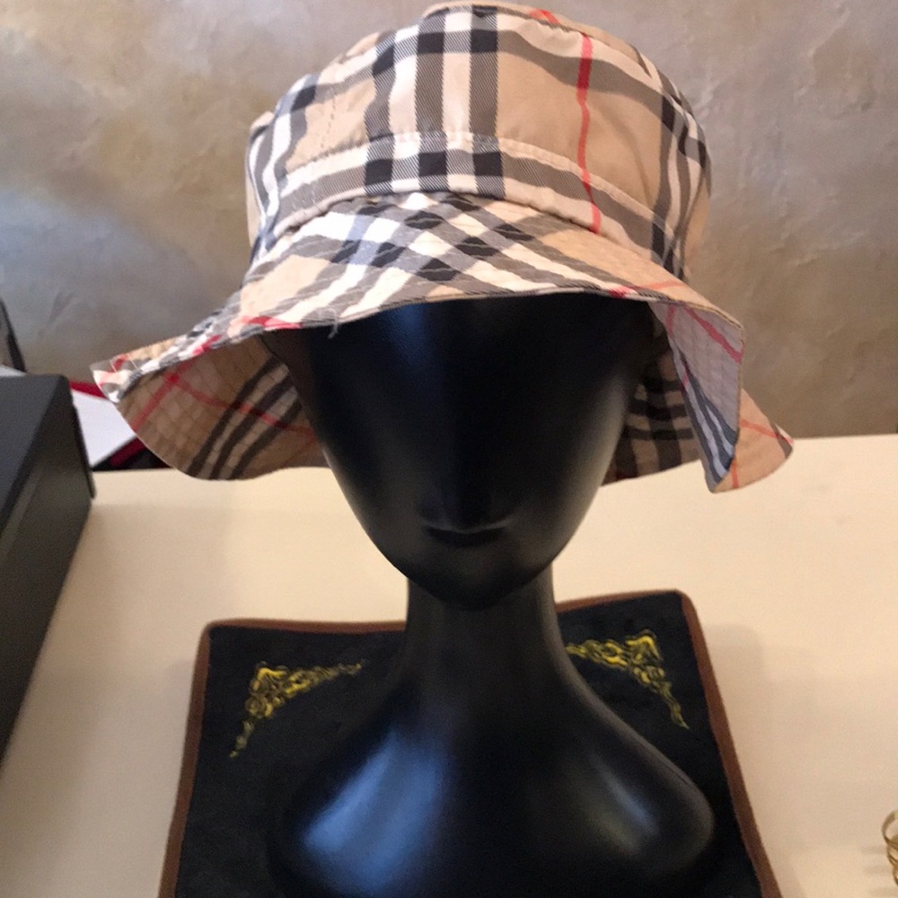 Burberry hat
